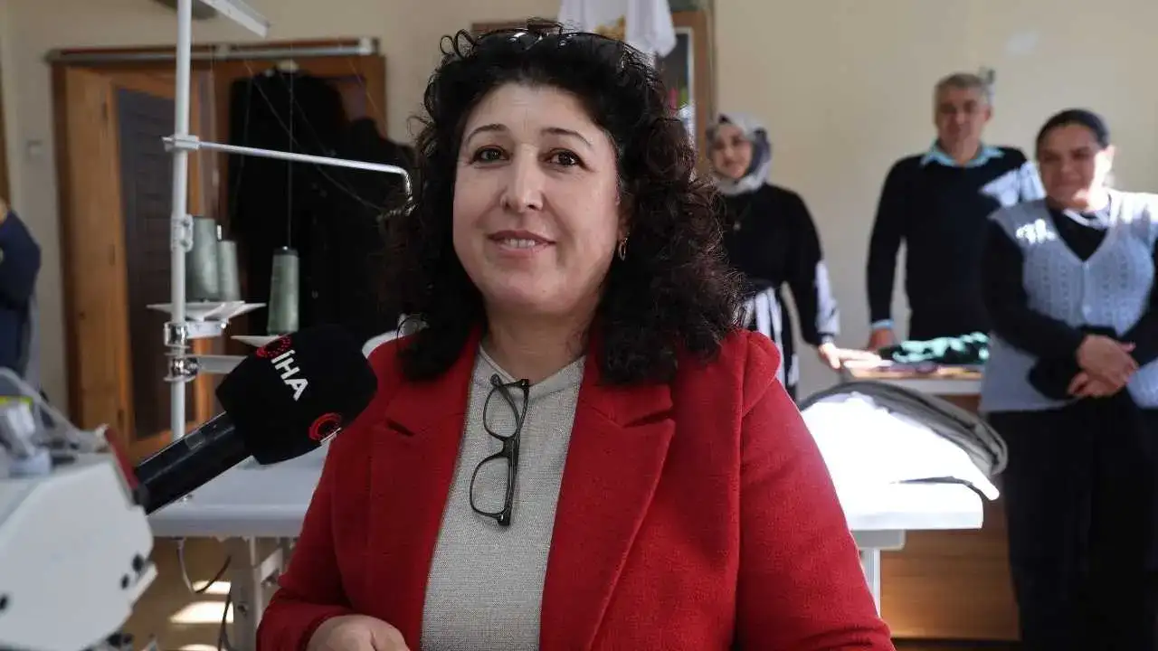 Adana’da Dikiş Makinesiyle İlk Kez Tanıştı: Şimdi Siparişlere Yetişemiyor! 5